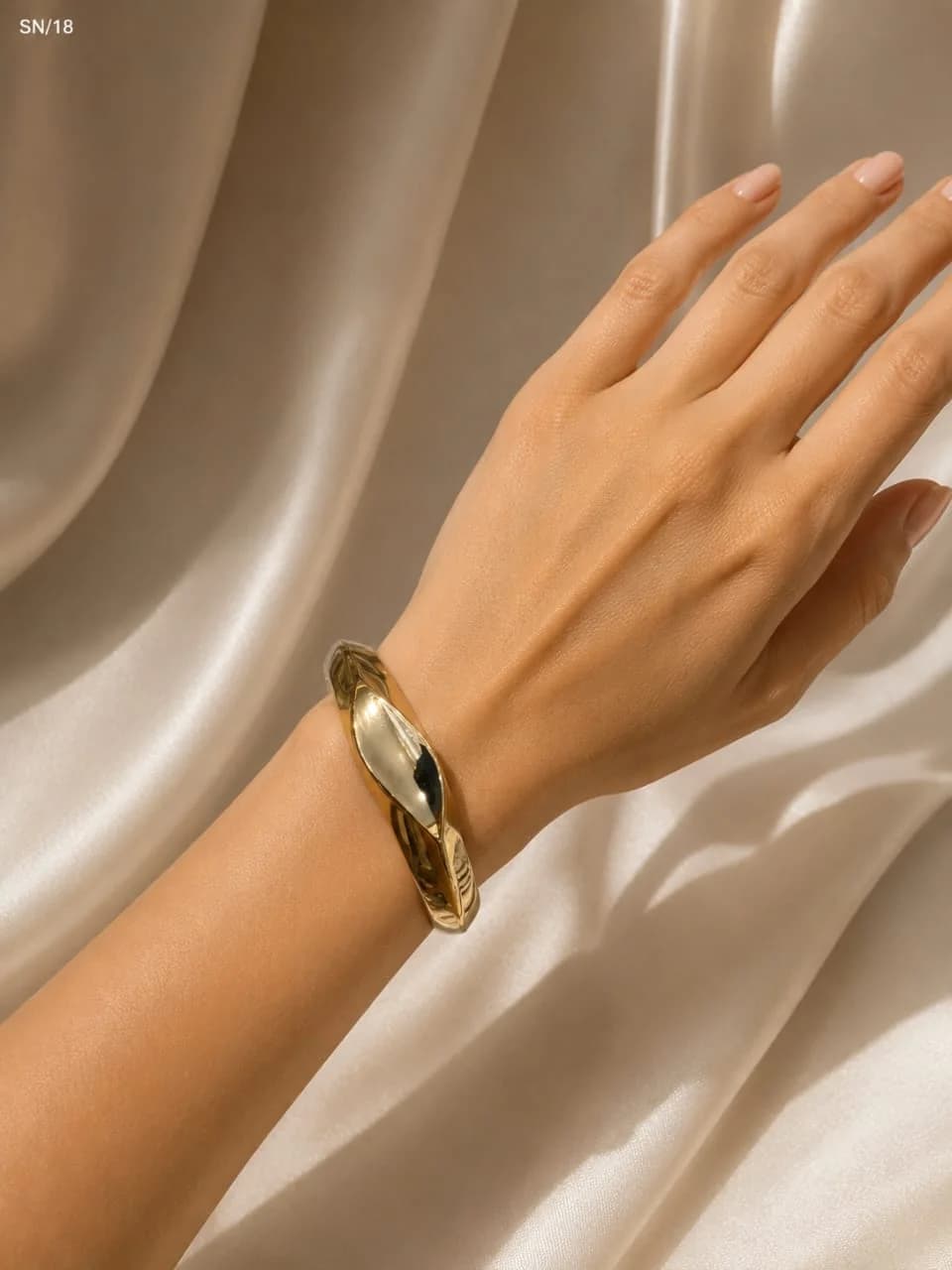 Bracelets 25