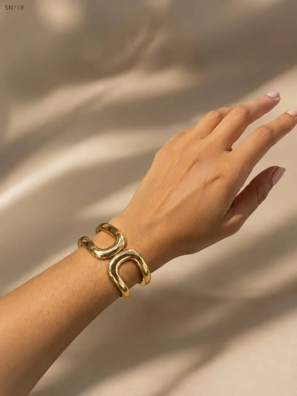 Bracelets 32